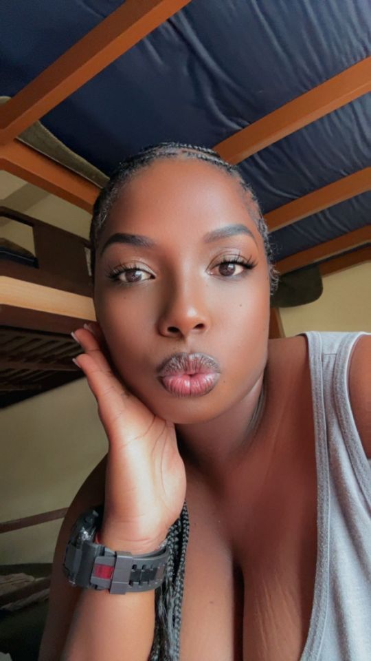 goodnovel comment avatar