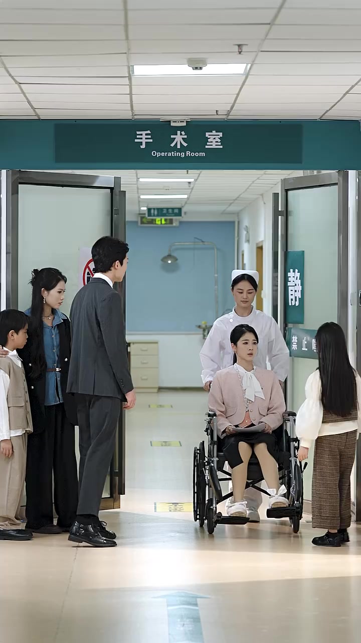 Once Familiar, Now a Stranger Episode Drama Playlet Online - Main Image